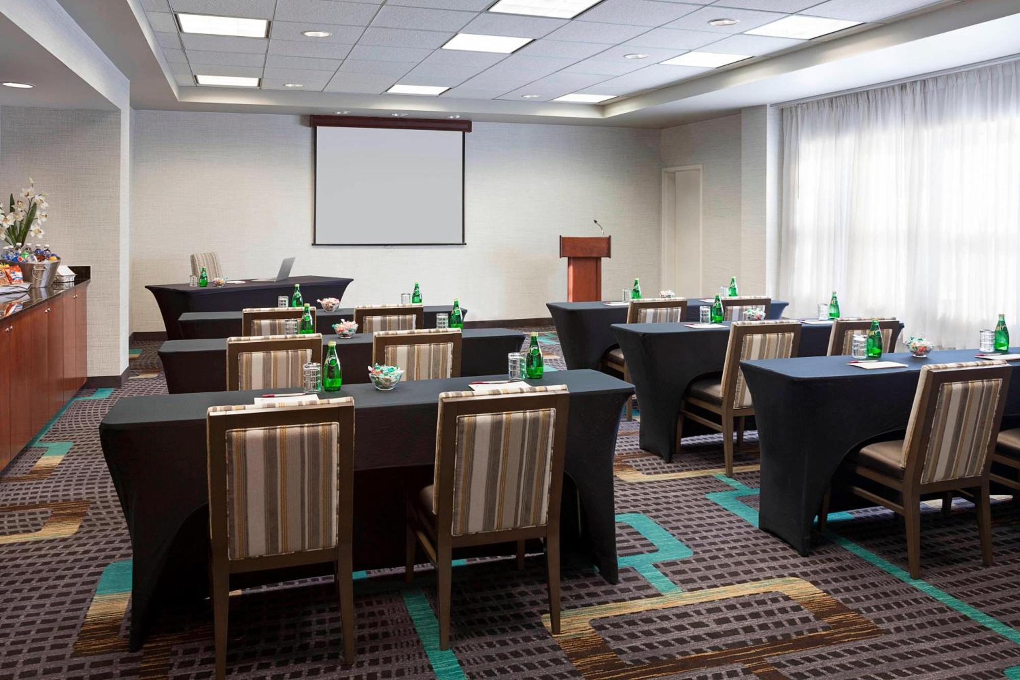 Residence Inn By Marriott Toronto Airport Bagian luar foto