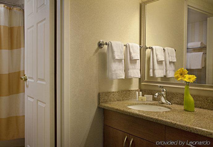 Residence Inn By Marriott Toronto Airport Bagian luar foto