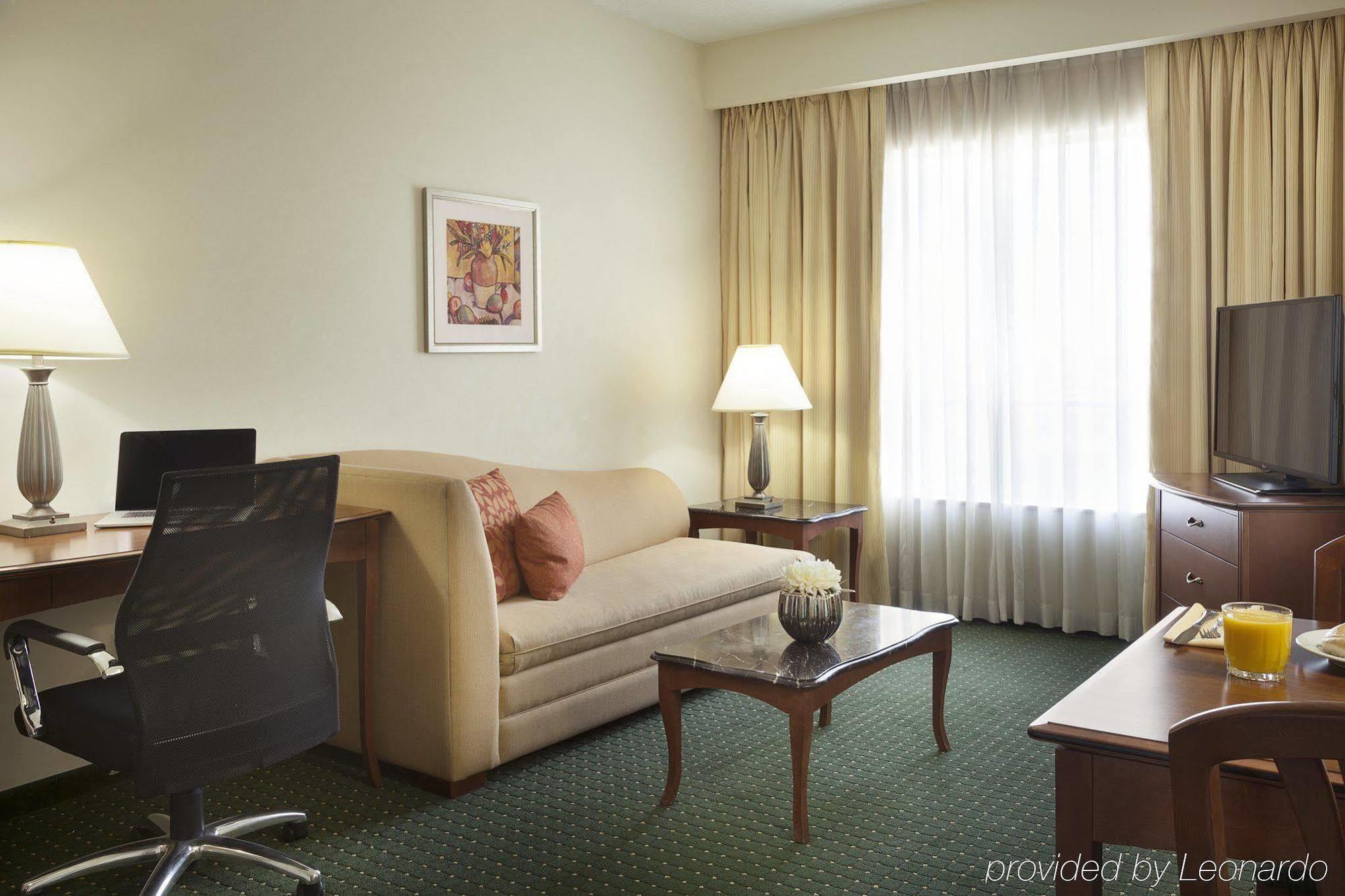 Residence Inn By Marriott Toronto Airport Bagian luar foto